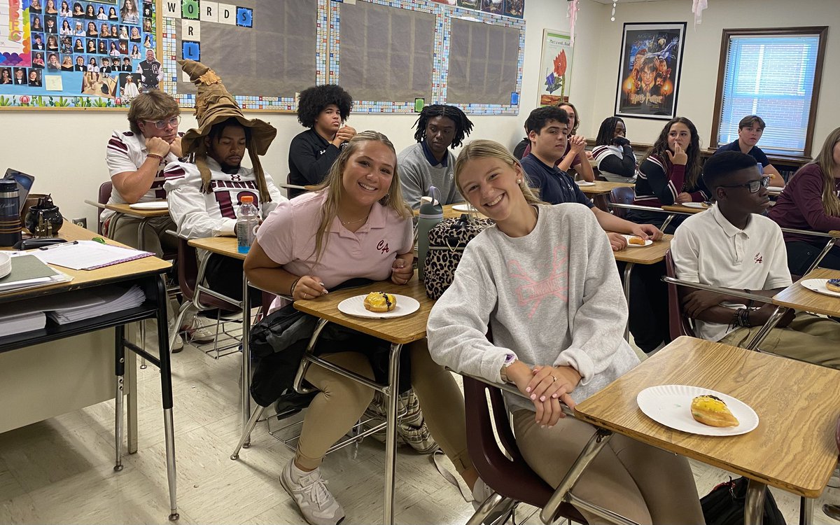 CaravelAcademy's tweet image. Mrs. Schaefer’s Harry Potter class enjoyed delicious donuts in class today. The donuts were decorated for each of the four houses.  Thanks to Mrs. Schaefer for these awesome treats!  #caravelacademy #caravelfamily #LearningWithAPurpose #caravelharrypotterclass