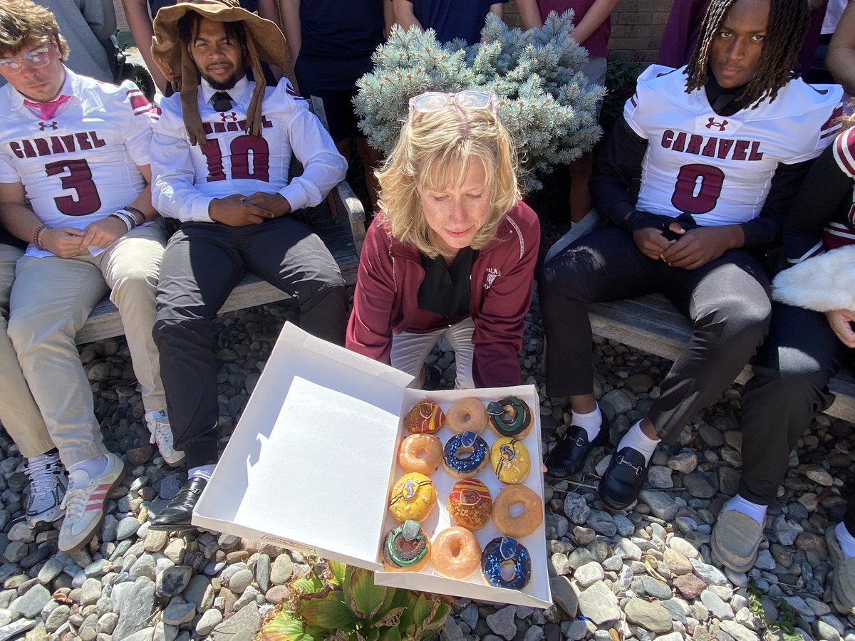 CaravelAcademy's tweet image. Mrs. Schaefer’s Harry Potter class enjoyed delicious donuts in class today. The donuts were decorated for each of the four houses.  Thanks to Mrs. Schaefer for these awesome treats!  #caravelacademy #caravelfamily #LearningWithAPurpose #caravelharrypotterclass