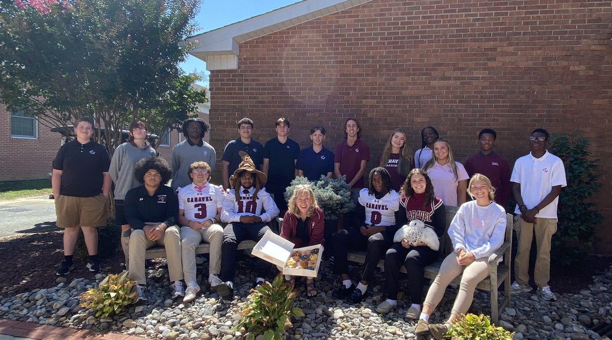 CaravelAcademy's tweet image. Mrs. Schaefer’s Harry Potter class enjoyed delicious donuts in class today. The donuts were decorated for each of the four houses.  Thanks to Mrs. Schaefer for these awesome treats!  #caravelacademy #caravelfamily #LearningWithAPurpose #caravelharrypotterclass