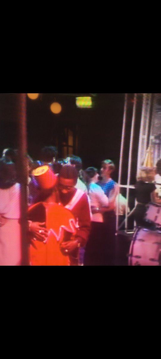 Loving the audience doing slowies to Souvenir 😍#totp