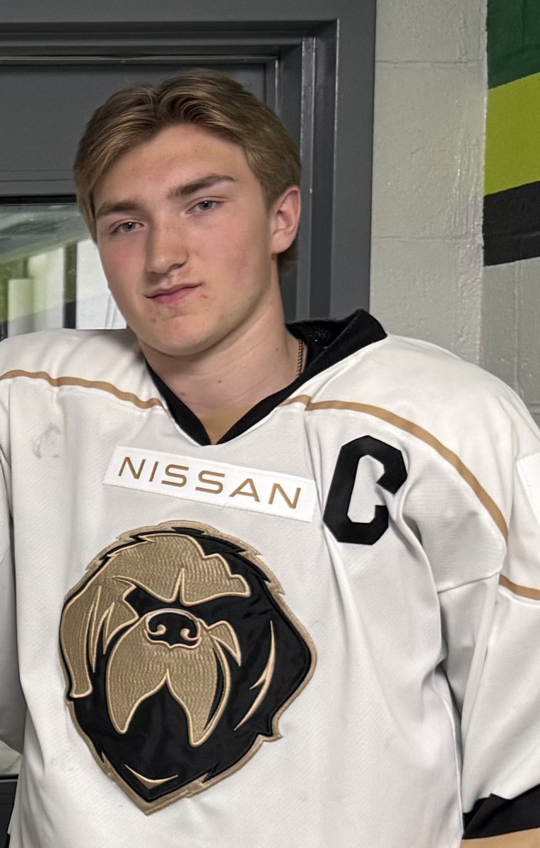 AAAGrowlers's tweet image. Happy 1️⃣7️⃣th Birthday to #19 Reed Chafe! 🎉🎂🎈 #GrowlersFamily #Woof #BlackWhiteAndGold