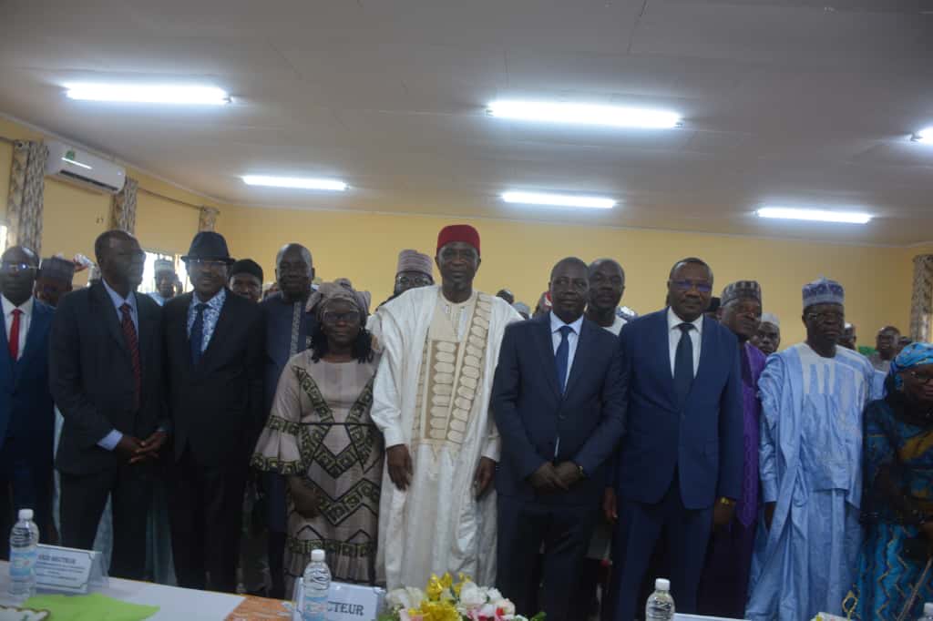 J’ai procédé, ce vendredi 05 septembre 2025 à Kaélé, à l’installation du nouveau Directeur de l’École Nationale Supérieure des Mines et des Industries Pétrolières de #UMa,  nommé par Décret Présidentiel 2025/395 du 11 août 2025, en la personne du Professeur Abdou Bouba Armand.