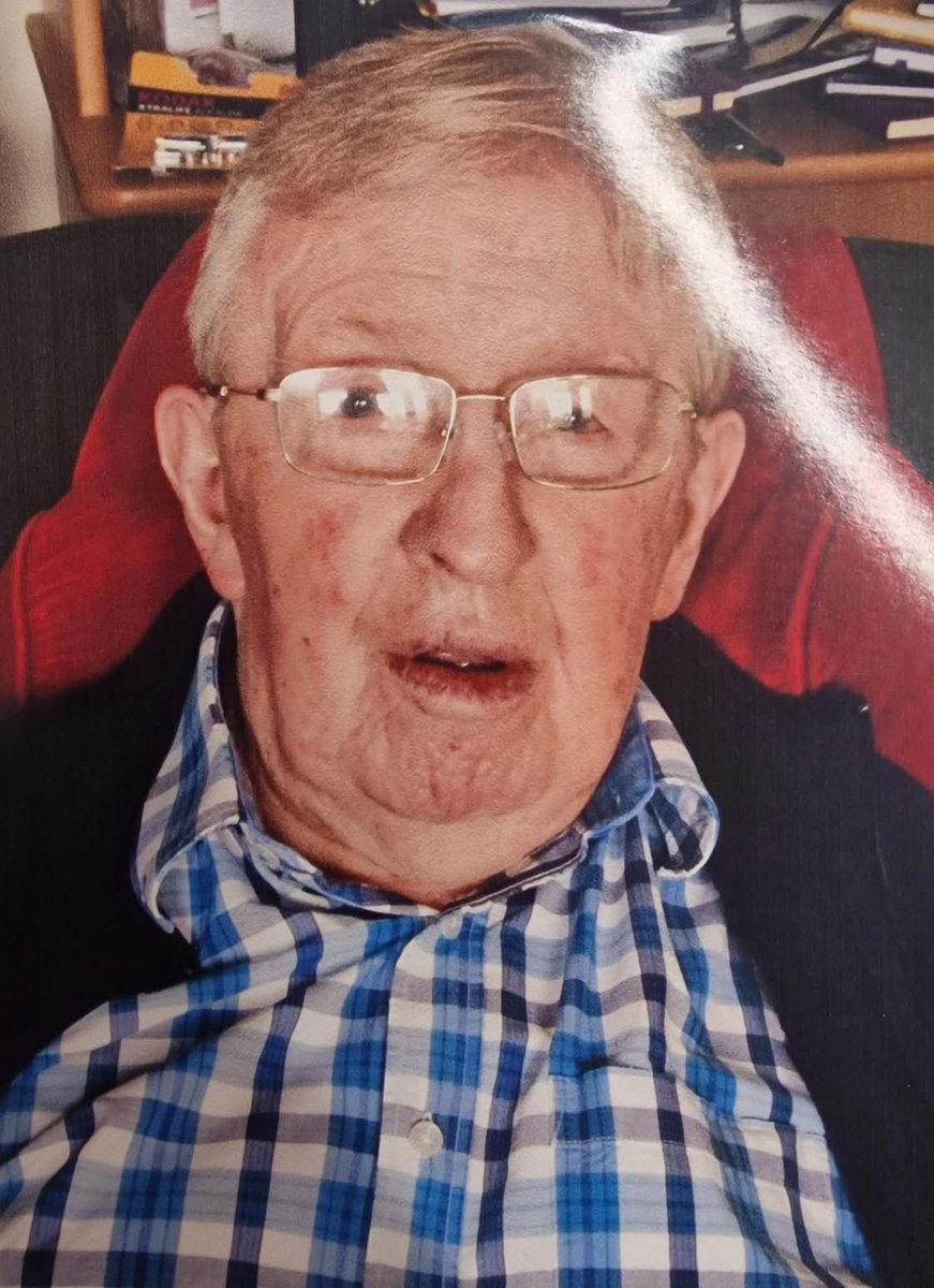 FormbyBubble's tweet photo. The police helicopter flying over #Formby this evening is connected to the search for 81-year-old Bernard Phelan, who has been reported missing from home this afternoon, Bernard was last seen at around 2.30pm in the Victoria Road area of #Formby

https://t.co/CfzzsQAp9p https://t.co/GCiN6LFzzG