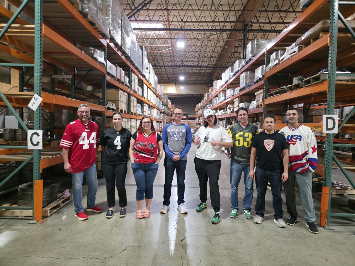 apiint_US's tweet image. The 2025 NFL season has officially kicked off, and a handful of our team members showed up repping their favorite teams!
Sure, one person wore a basketball jersey and another a hockey jersey, but hey, we’re all about team spirit here.
#CompanyCulture #NFL2025