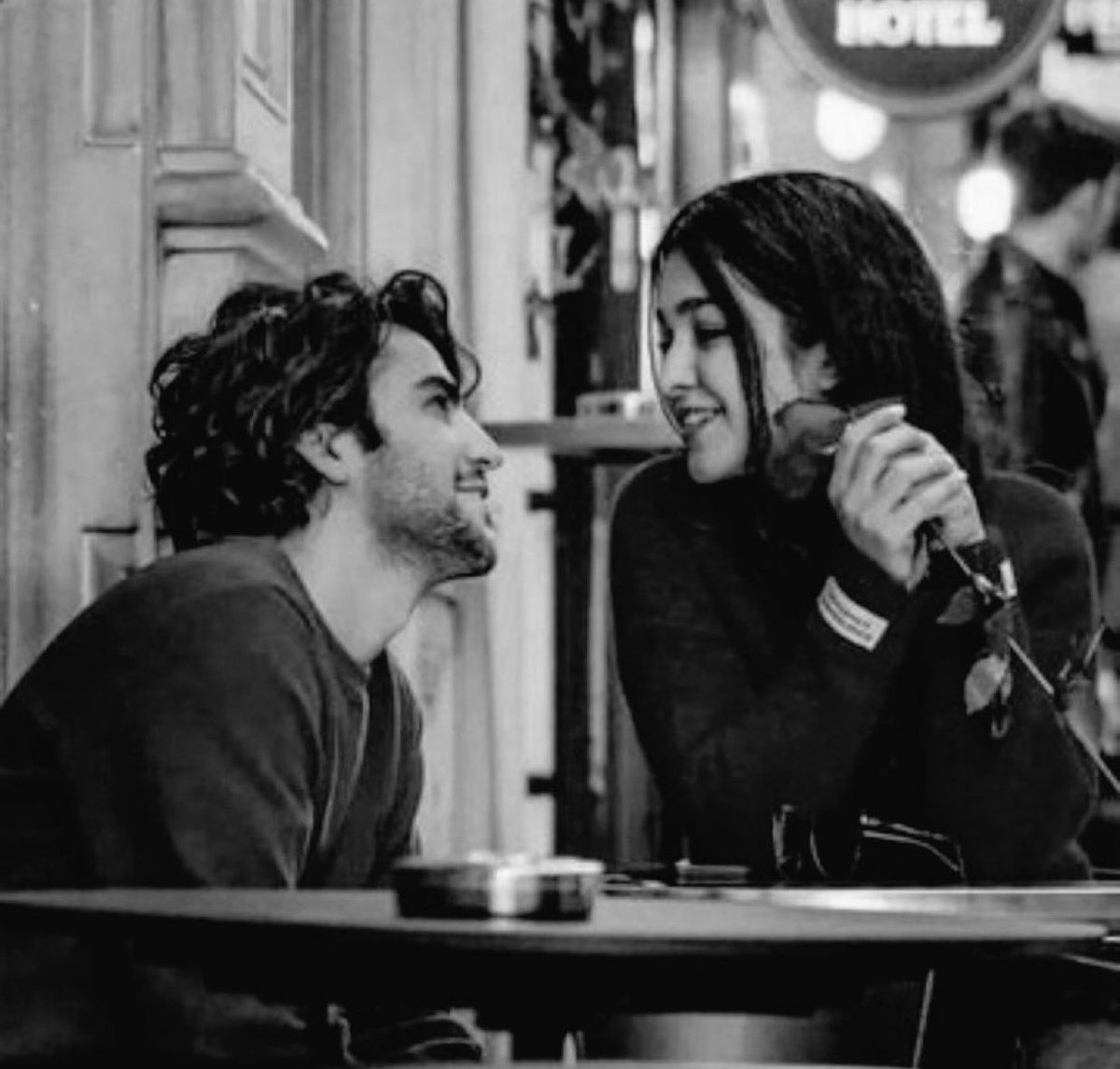 ويُحكى أنّ سعادتي ثلاث أحرف
تُشكل اسمها لا أكثــر.❣️✨