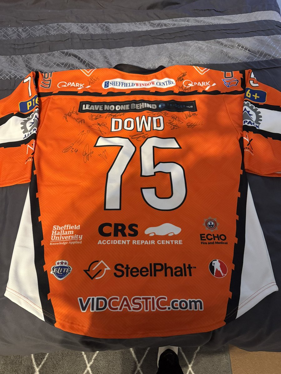 MissSarahNVS's tweet photo. New shirt for the collection 😊 just got to get a few more signatures including @dowdy75 🏒🧡 @steelershockey https://t.co/Nw5ItlxKBu