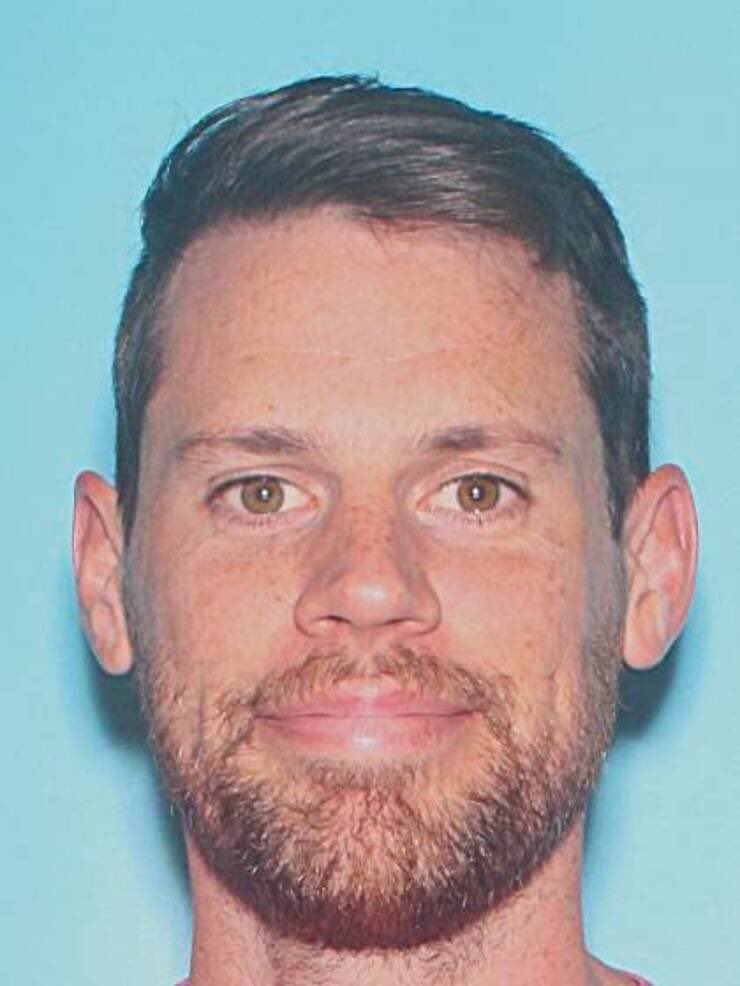 A New Jersey elementary school teacher has been arrested for the possession &amp; distribution of CSAM. 

CSAM was found on his social media &amp; a messaging platform that I’m goin to assume was Kik. 

Meet Kenneth “Kenny” Vaughn.