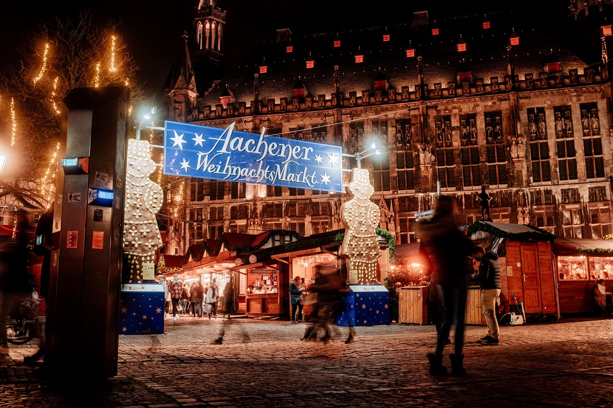 euro_tour's tweet image. 🇩🇪『アーヘンの #クリスマスマーケット ２０２５🎄✨』11/21～12/23　大聖堂周辺の広場や通りに、クリスマスの音楽が流れ、魅惑的な香りが漂って、賑やかなパラダイスが出現します♪ #アーヘン #Aachen #Weihnachtsmarkt
👉aachenweihnachtsmarkt.de
➡ドイツの温泉：euro-tour.co.jp/spa/germany.ht…