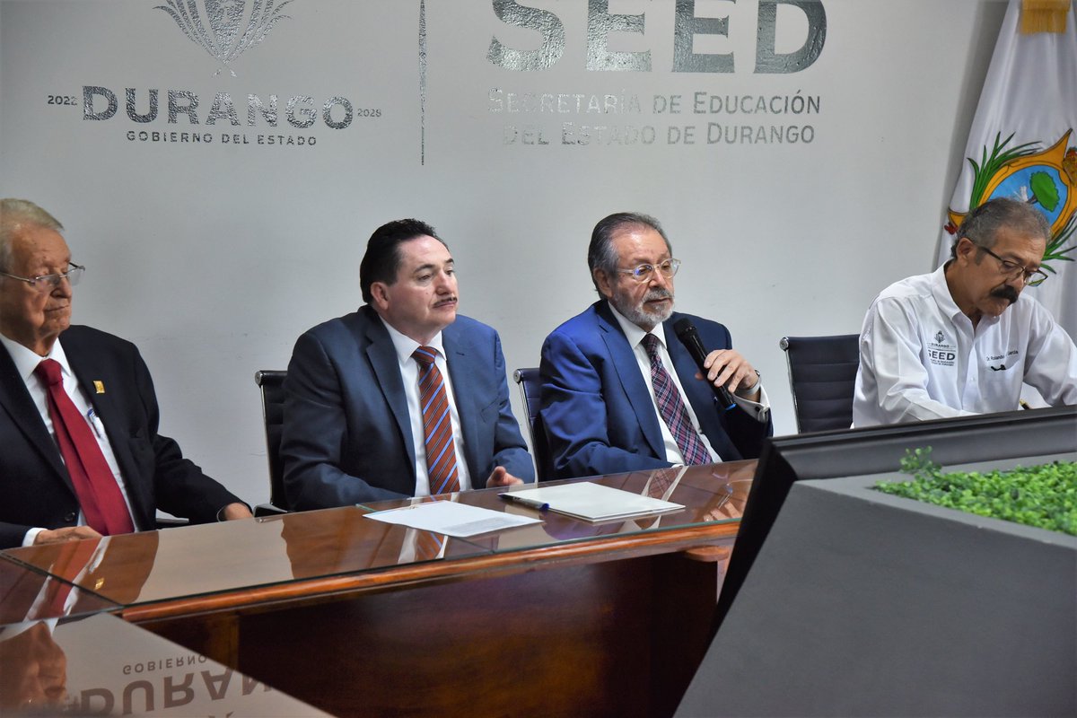 La educación renace con vanguardia y con visión global. 🌍📚

Hoy firmamos un convenio con la <a href="/UNIRuniversidad/">Universidad Internacional de La Rioja (UNIR)</a> para abrir más oportunidades a nuestras y nuestros estudiantes. Una de las becas llevará el nombre de Emiliano Hernández Camargo, en honor a su legado en nuestro estado