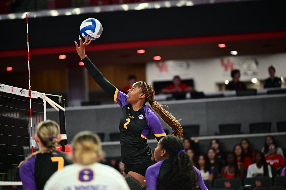 lsuvolleyball's tweet photo. S2| Timeout LSU

LSU - 12 (1)
SDSU - 16 https://t.co/ujFQTx5CjD