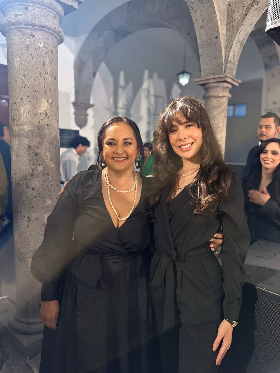 soy_josysanchez's tweet image. Gran informe de actividades de mi querida amiga, Caty Loza presidenta de Ameca.
En este bello municipio quedó demostrado, en tan solo un año, que cuando se gobierna con amor y honestidad, se logran grandes cosas.
¡Enhorabuena! Que siga la #transformación. ✨
