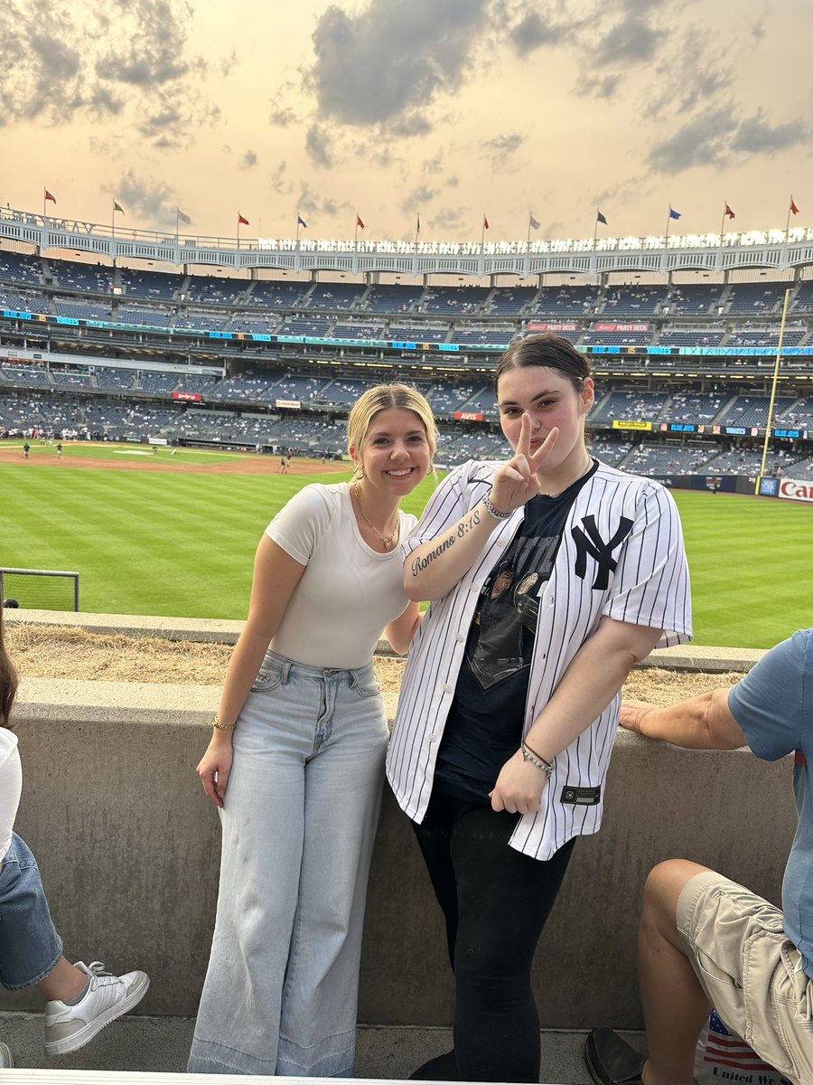 SURPRISE!!!!

<a href="/yankeesfried/">alyssa ⋆˙⟡♡</a>