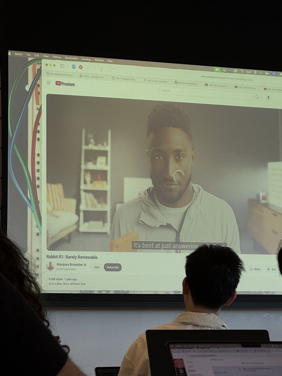 tec_razy's tweet photo. We got @MKBHD videos in class before GTA 6.
P.s. The Rabbit R1 was one of the examples shown for badly designed products. https://t.co/uvTXHTK37P