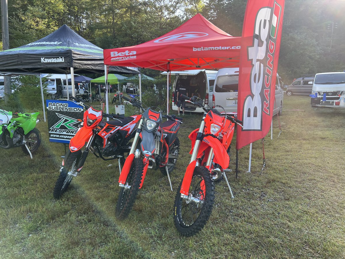 _KIT46's tweet image. 今日は信州大町チャレンジフィールドで行われる『Webike×DIRTSPORTS #オフロード祭り』で試乗会に出店しています‼️

ライナップは
RR4T125T
X-Trainer250(グレードアップサス装着）
RR X-PRO 2T 200（MY26)
です

皆さんぜひ乗りに来てください😊

 #オフロード祭り 
 #webike
 #DIRTSPORTS