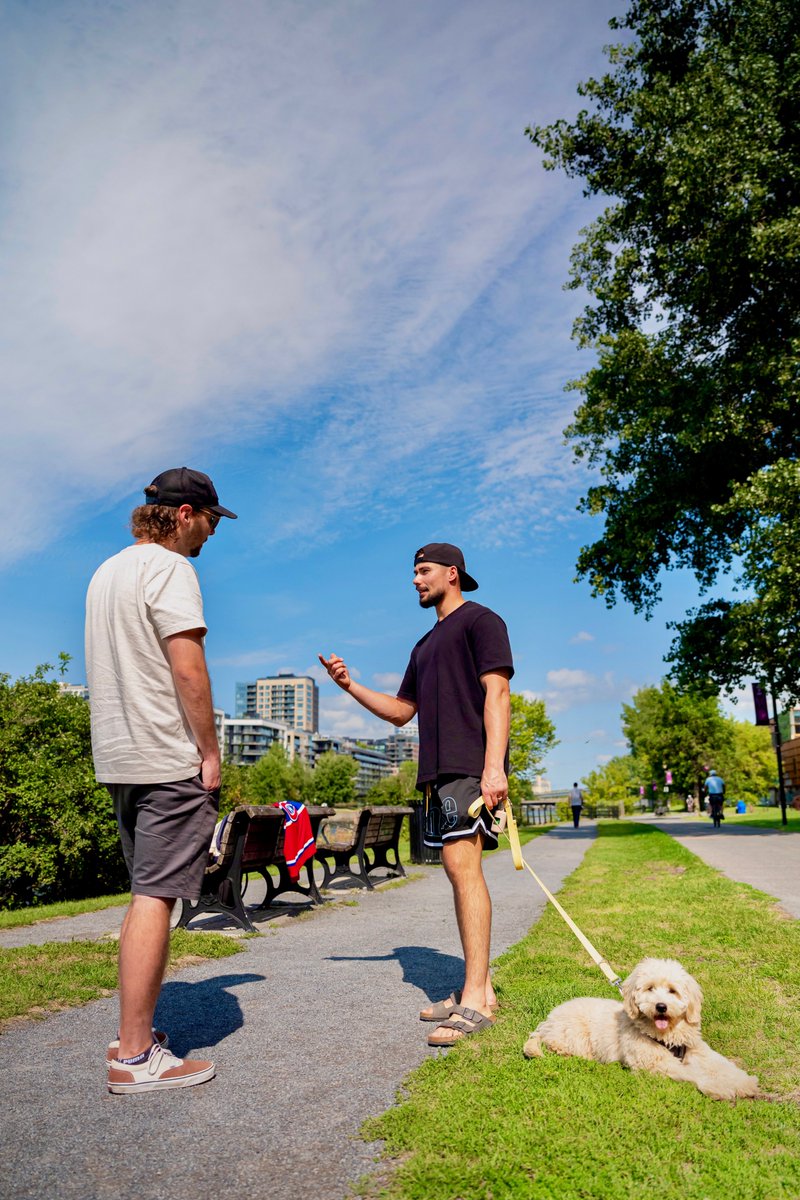 HockeyMagazine's tweet photo. Un magnifique après-midi en compagnie de notre ami @AlexCarrier55, qui nous a reçu en grand dans son quartier de Pointe-Saint-Charles. Le défenseur du @CanadiensMTL sera la tête d'affiche de notre édition d'octobre, disponible un peu partout dès le 9 octobre. Merci Carr ! https://t.co/dFuWQdcbXe