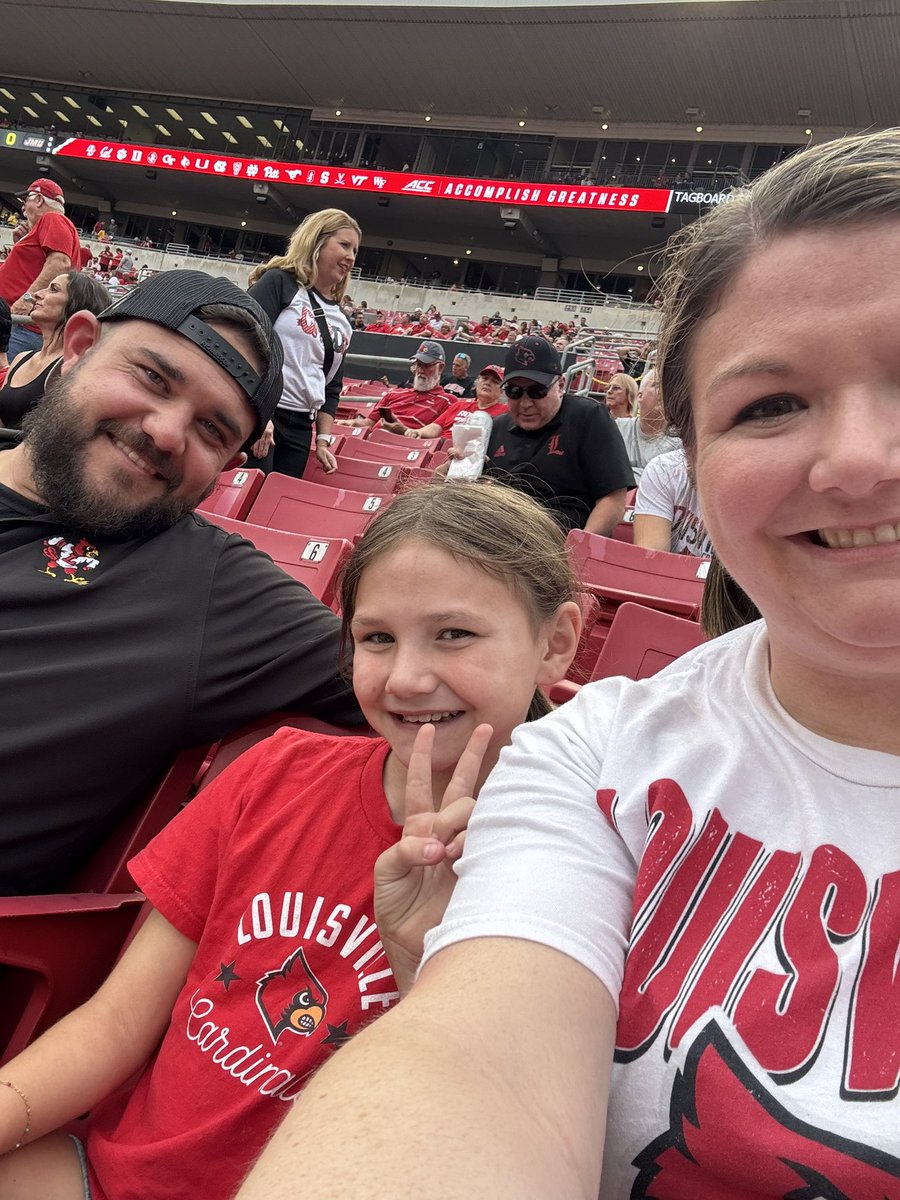 rubesssssss's tweet photo. Game time!! #GOCARDS https://t.co/RzctOGyHjV