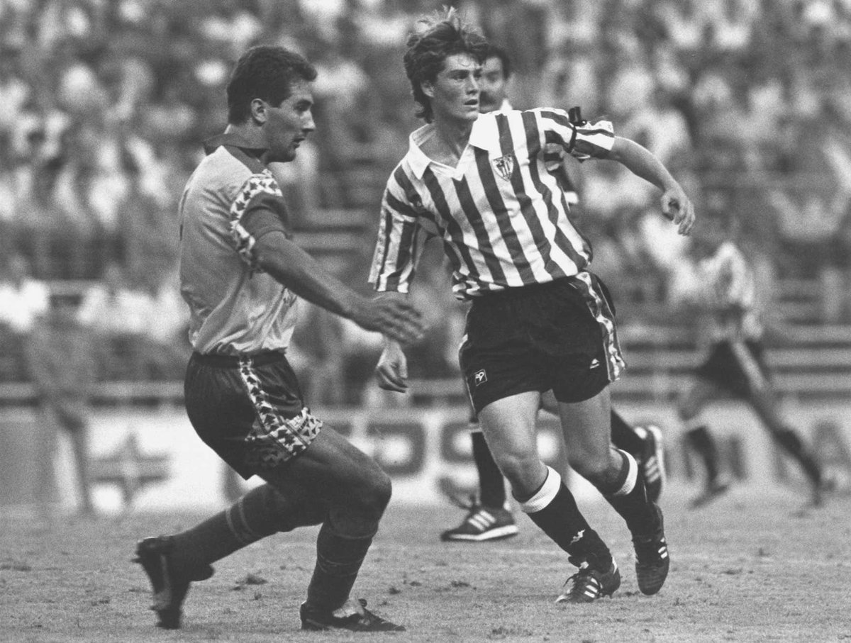 KarlosPikeras's tweet photo. Hoy 6/9/25 se cumplen 33 años del debut del Don @8JULENGUERRERO en un partido que acabó con victoria por 2-1 ante el @Cadiz_CF en el que los autores de los goles fueron dos leyendas del @AthleticClub #Ziganda y #Valverde (Txingurri sigue haciendo historia).
Ese mismo día debutaron también @jj_valencia1 y #CarlosGarcia en el césped y #JuppHeynckes en el banquillo Zurigorri 🇦🇹🇦🇹
El Inicio de una Leyenda 👑🦁🎱🇦🇹