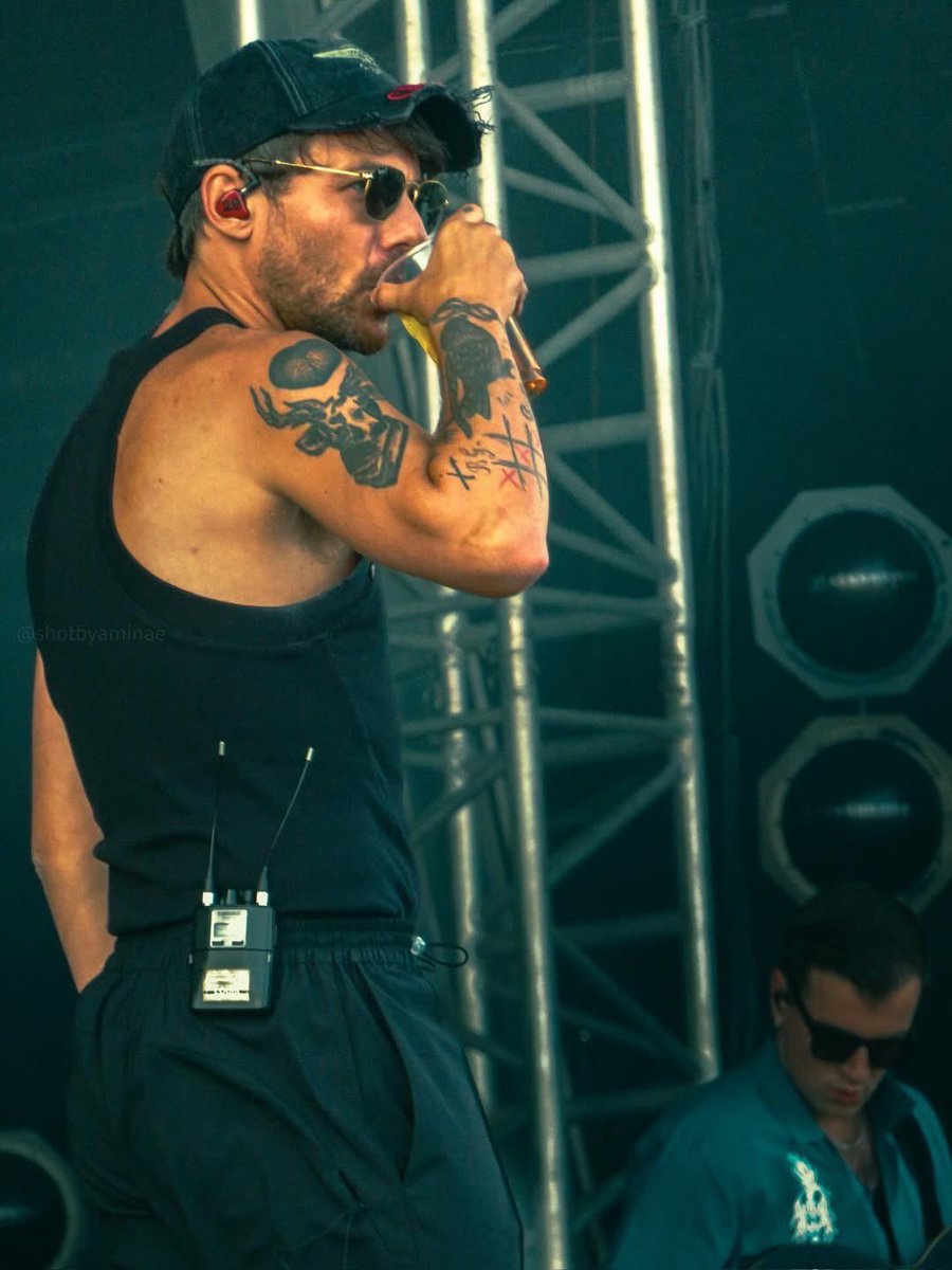 sveltelou's tweet image. daddy…….