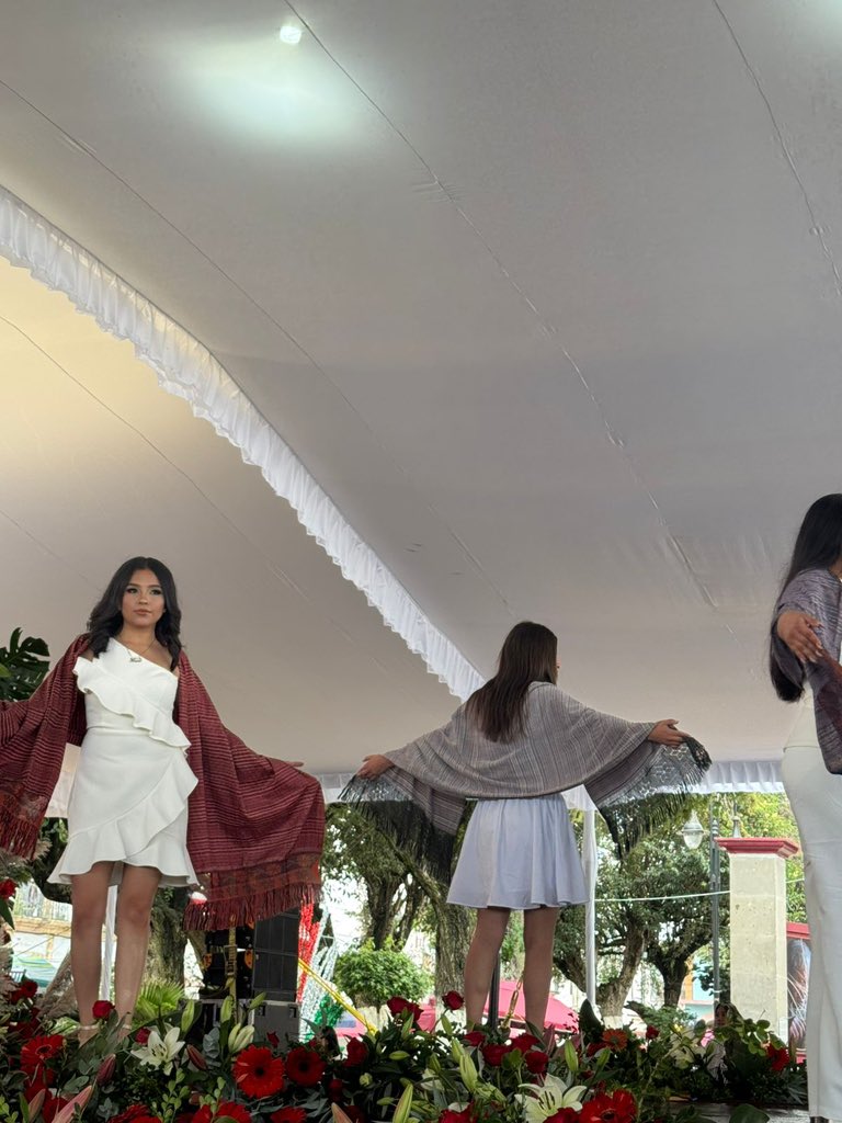 Asistí a la feria del rebozo en Tenancingo.

Presidenta <a href="/nannapoles/">Nancy Nápoles Pacheco</a> mi más sincera felicitación por su organización. Sin duda es un evento que honra nuestras tradiciones y enriquece nuestra cultura.