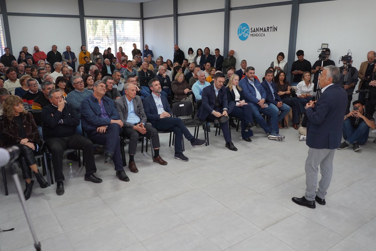 Mendoza será pionera en un nuevo Programa Integral de Eficiencia Hídrica y Fortalecimiento Productivo, que combina financiamiento y asistencia técnica para modernizar el riego, impulsar la innovación y acompañar a productores y PyMEs.

Junto al CFI, el Departamento General de