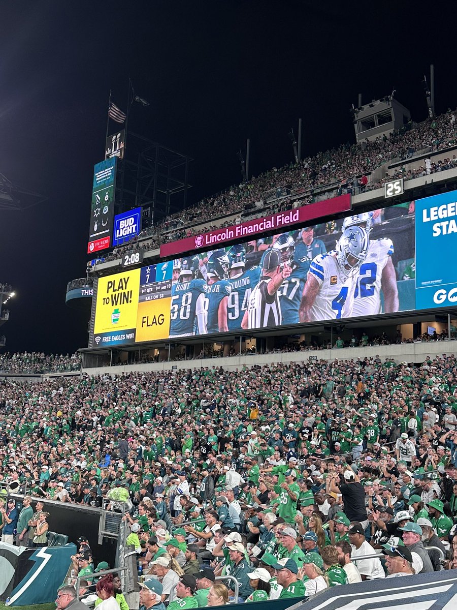 Alex_V_Taylor's tweet photo. @Eagles Can the @PALottery change the color of their graphic? Thought it was a flag every time I looked up on the screen. https://t.co/xNuVUUq7dy