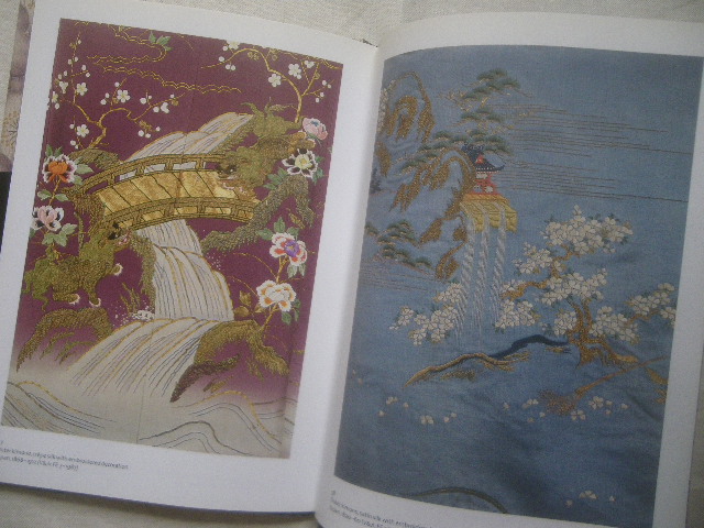 🎎ヴィクトリア＆アルバート博物館のコレクションから選ばれた着物の模様集👘🌸流麗なパターンや色彩が織りなす世界は、日本独自の美意識を国際的な視点で再発見させてくれます🧧
pistolbooks.thebase.in/items/117294541

#BASEec #世界の本  #ピストルブックス #洋書