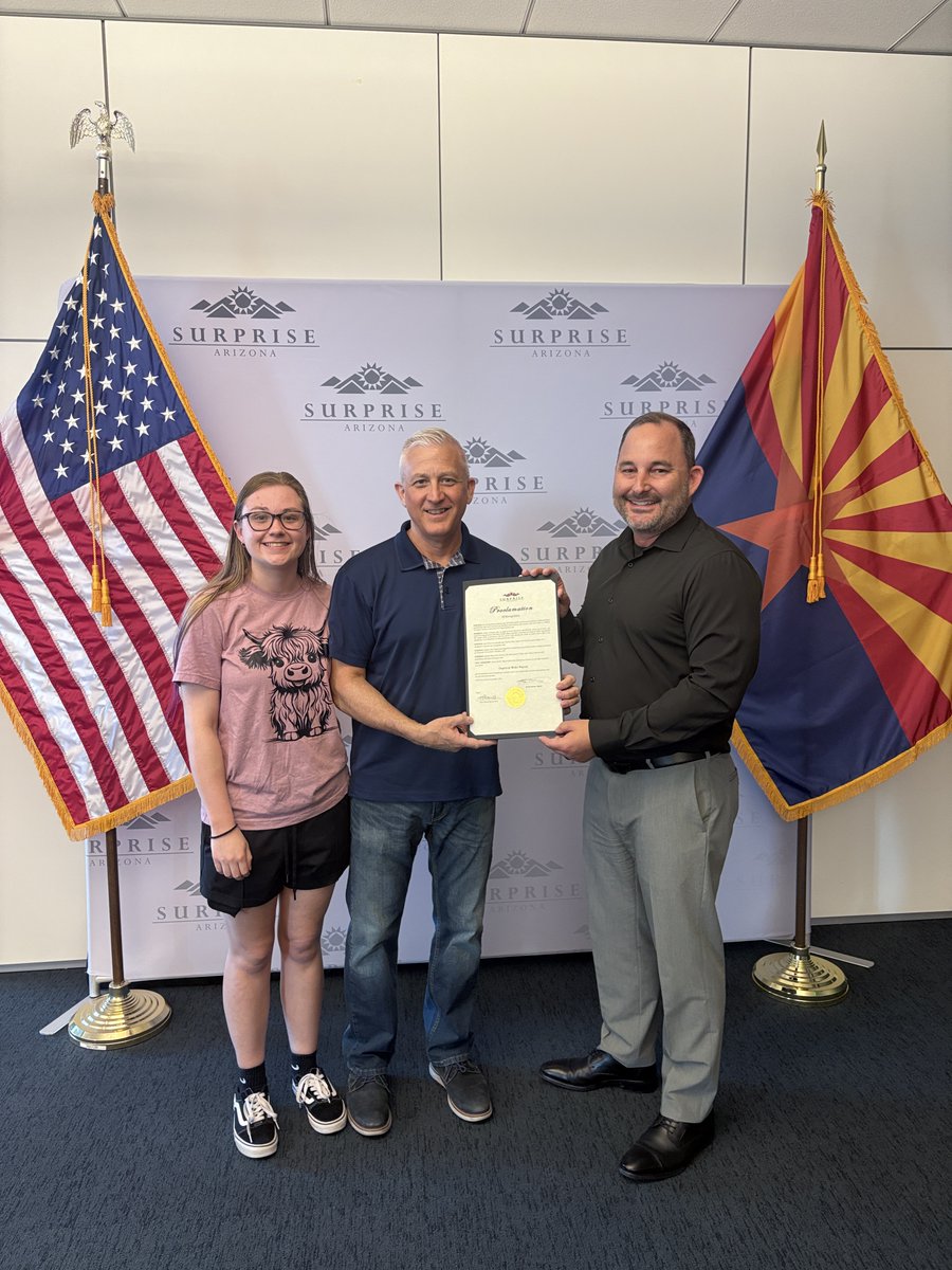 MayorSartor's tweet image. Service to community takes time, dedication &amp;amp; sacrifice. I was honored to recognize @SurpriseFD Capt. Payne for his service to our community &amp;amp; the #SurpriseAZ FD Union members over the last decade.
Our org. &amp;amp; community are better as a result of his commitment.
#connectionmatters