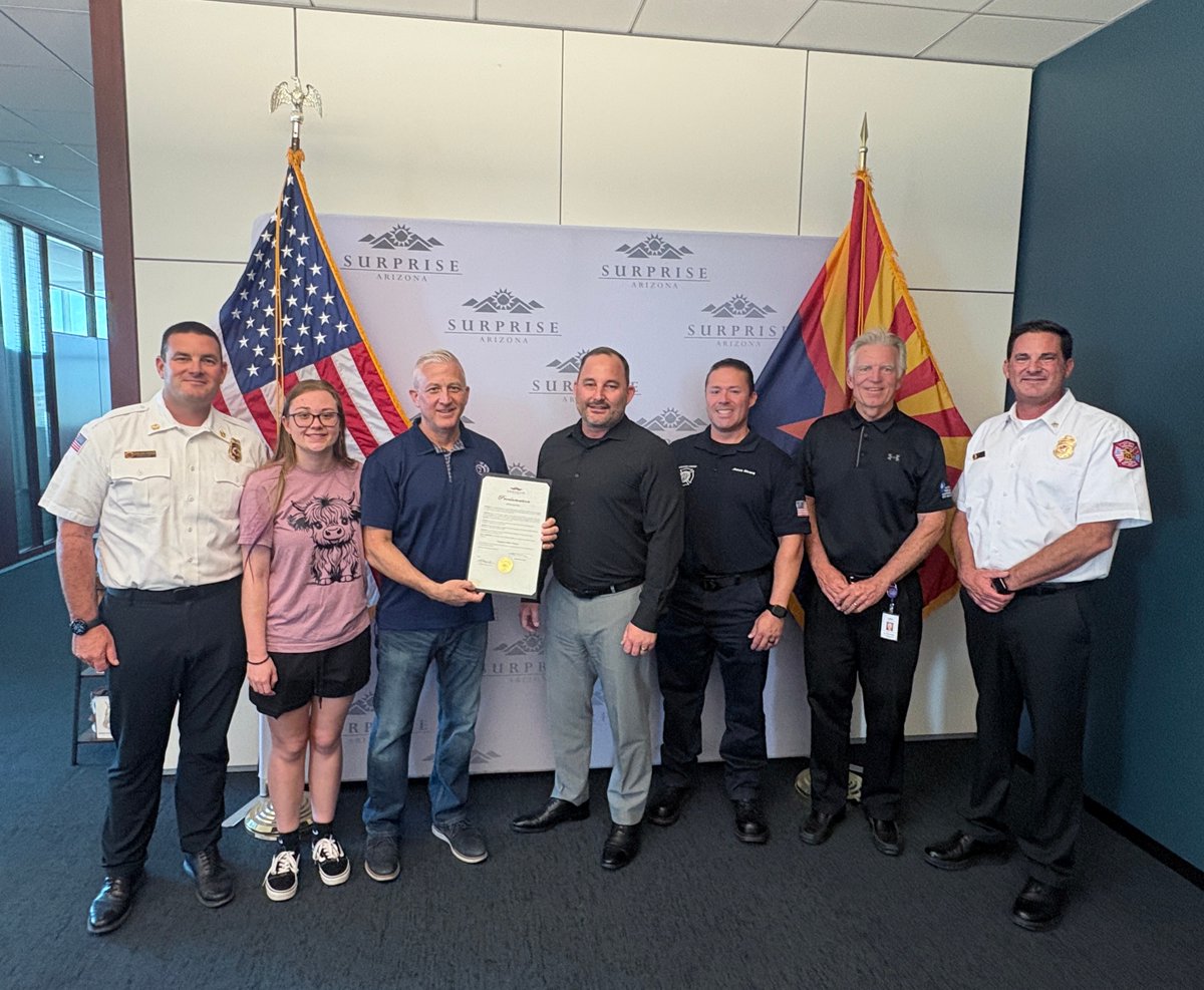 MayorSartor's tweet image. Service to community takes time, dedication &amp;amp; sacrifice. I was honored to recognize @SurpriseFD Capt. Payne for his service to our community &amp;amp; the #SurpriseAZ FD Union members over the last decade.
Our org. &amp;amp; community are better as a result of his commitment.
#connectionmatters
