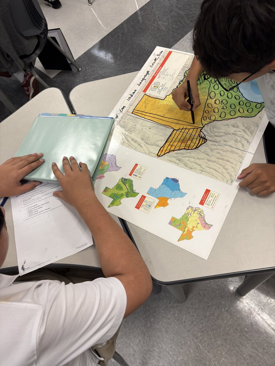 CoachHerrera27's tweet image. Honing our maps skills here at #samside