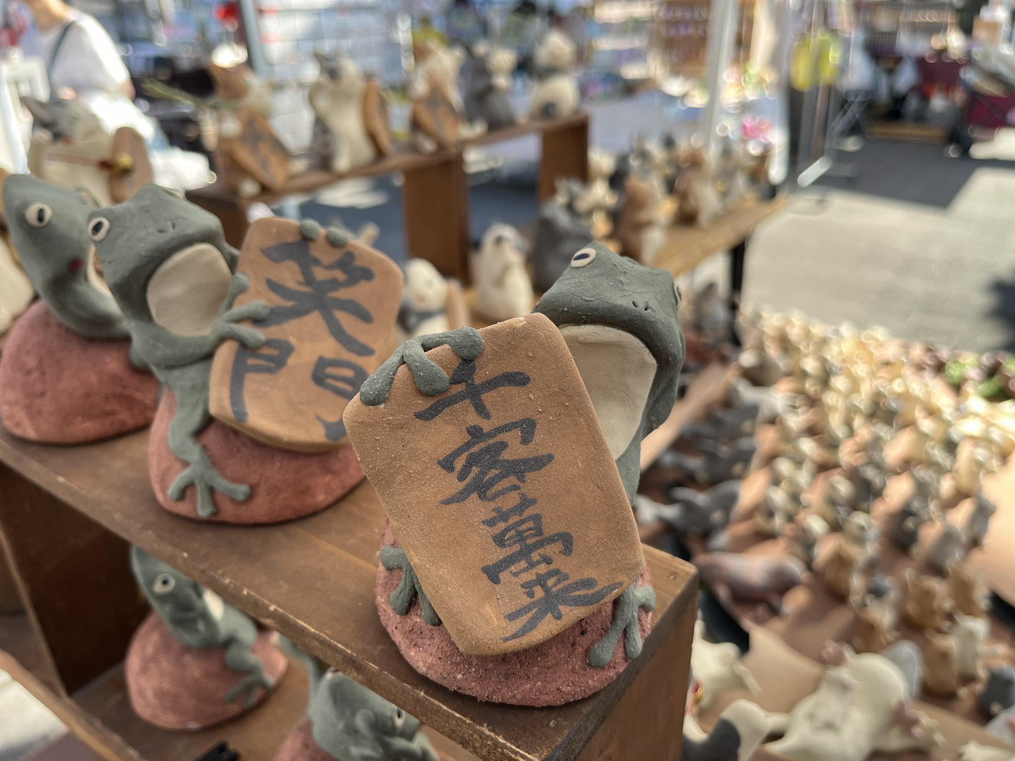 亀岡市八木町の梅林で人形に孤独つて素敵とつぶやく人 亀岡市八木町の梅林で人形に孤独つて素敵とつぶやく人