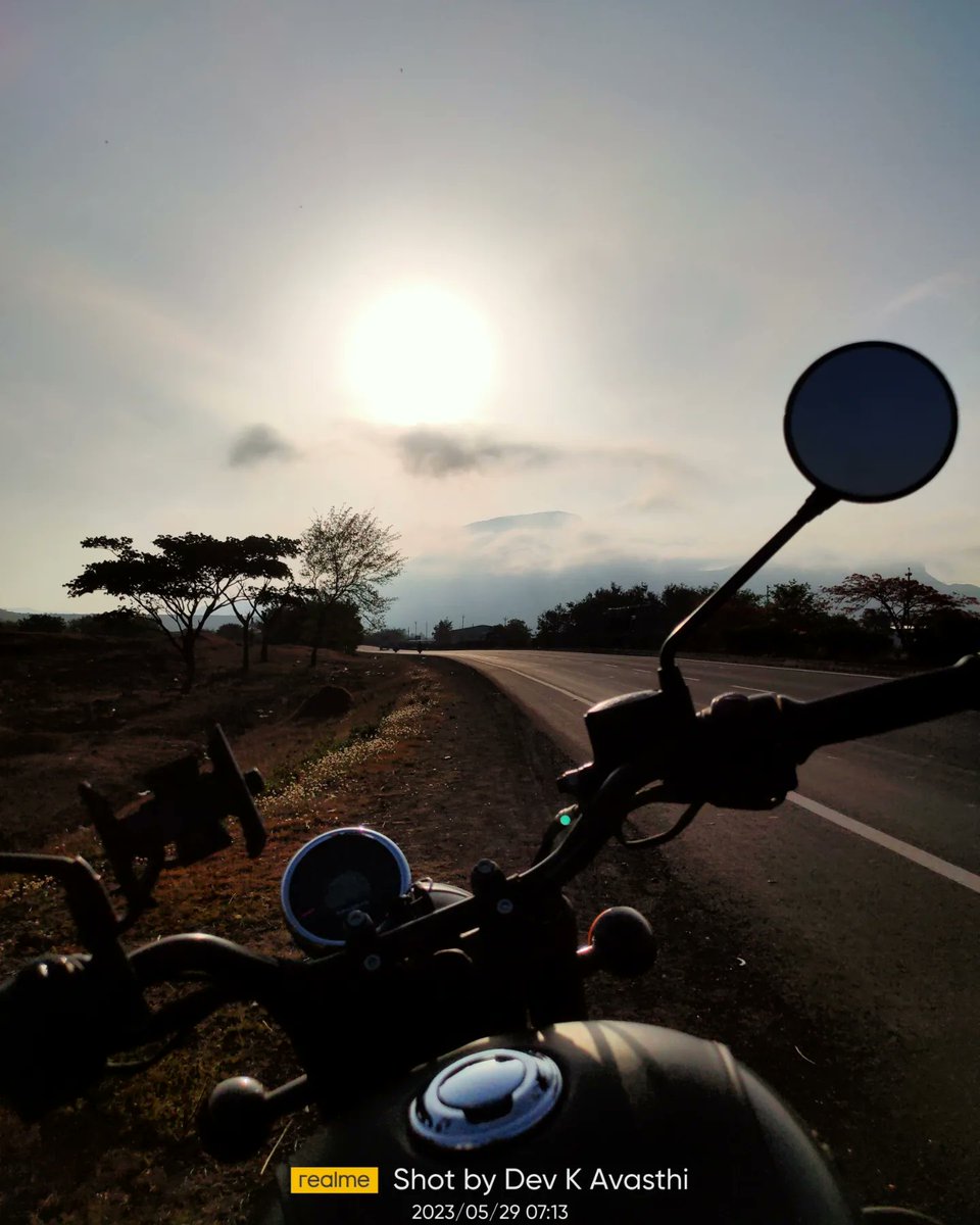 Devavasthi's tweet image. Photo of the sun…