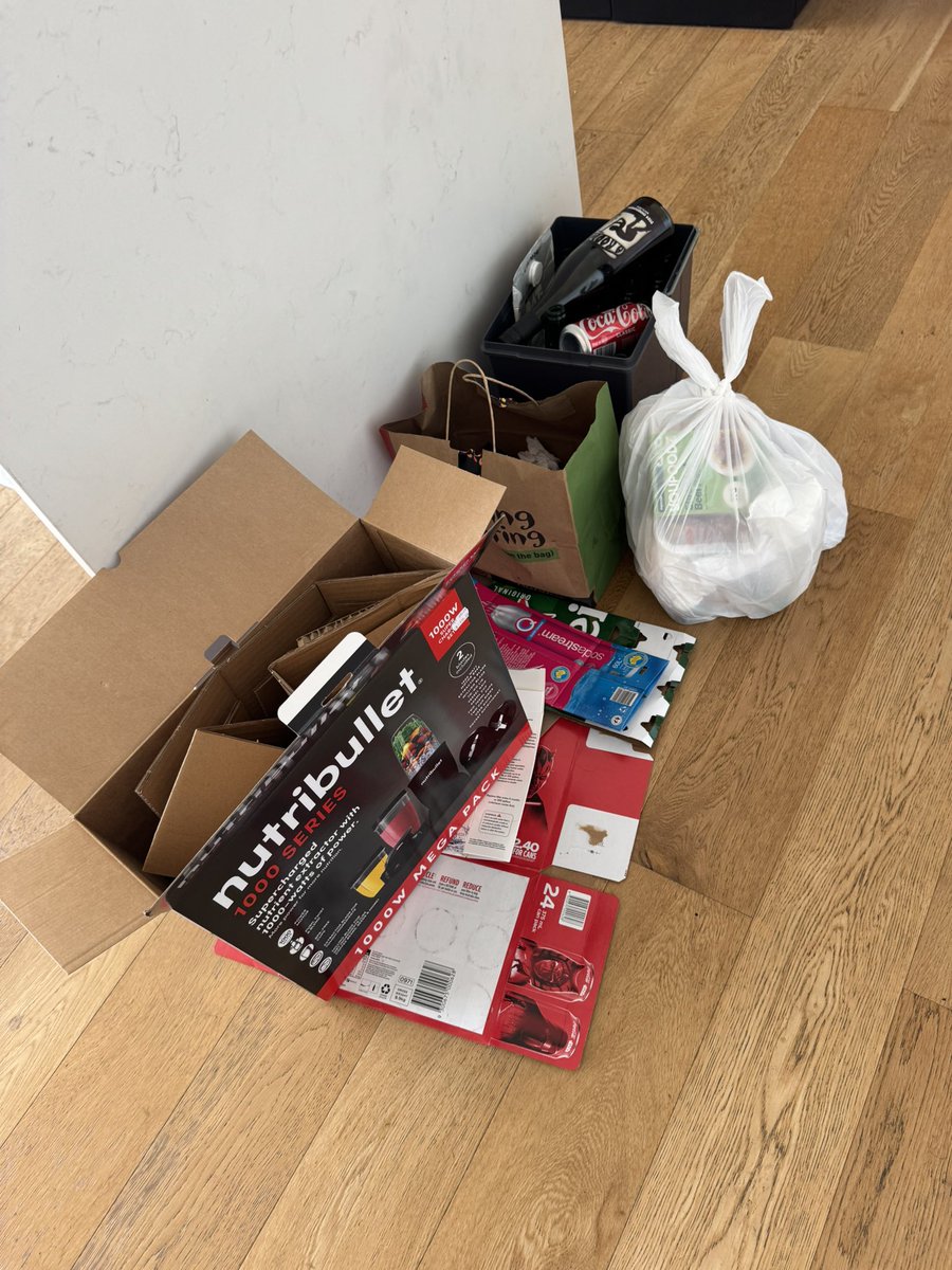 DustyPee's tweet photo. This morning’s #binrun may require the #LifeStyleCart. https://t.co/c9qbl5jjkl