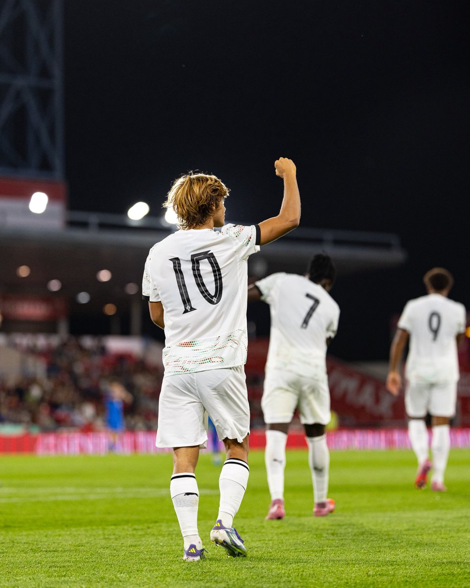 Orgulhoso em voltar a vestir a  camisola do meu pais e muito feliz por contribuir para uma importante vitória na caminhada rumo ao Europeu .Obrigado pelo grande apoio hoje ❤️🇵🇹