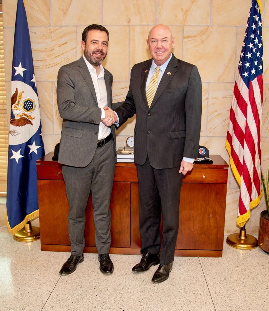 US Embassy Bogota (@usembassybogota) on Twitter photo El Encargado de Negocios, John McNamara, se reunió con el alcalde <a href="/CarlosFGalan/">Carlos F. Galán</a> para reafirmar el compromiso de Estados Unidos de trabajar junto a <a href="/Bogota/">Alcaldía de Bogotá</a> y las ciudades de Colombia en nuestras prioridades compartidas. #ValoresDemocráticosCompartidos 🇺🇸🤝🇨🇴 El Encargado de Negocios, John McNamara, se reunió con el alcalde <a href="/CarlosFGalan/">Carlos F. Galán</a> para reafirmar el compromiso de Estados Unidos de trabajar junto a <a href="/Bogota/">Alcaldía de Bogotá</a> y las ciudades de Colombia en nuestras prioridades compartidas. #ValoresDemocráticosCompartidos 🇺🇸🤝🇨🇴