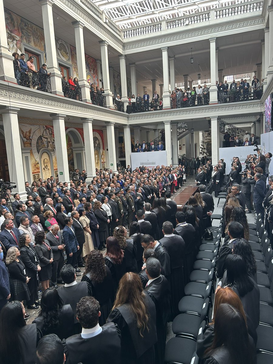 rafacubas's tweet photo. En mi carácter de Notario y Pdte. del Capítulo EdoMex de la @BMA_Abogados asistí a la ceremonia de imposición de Toga de Magistrados y Jueces e instalación del Pleno del Tribunal Supremo de Justicia del EdoMex. @PJEdomex. https://t.co/UyvvSPMy3v