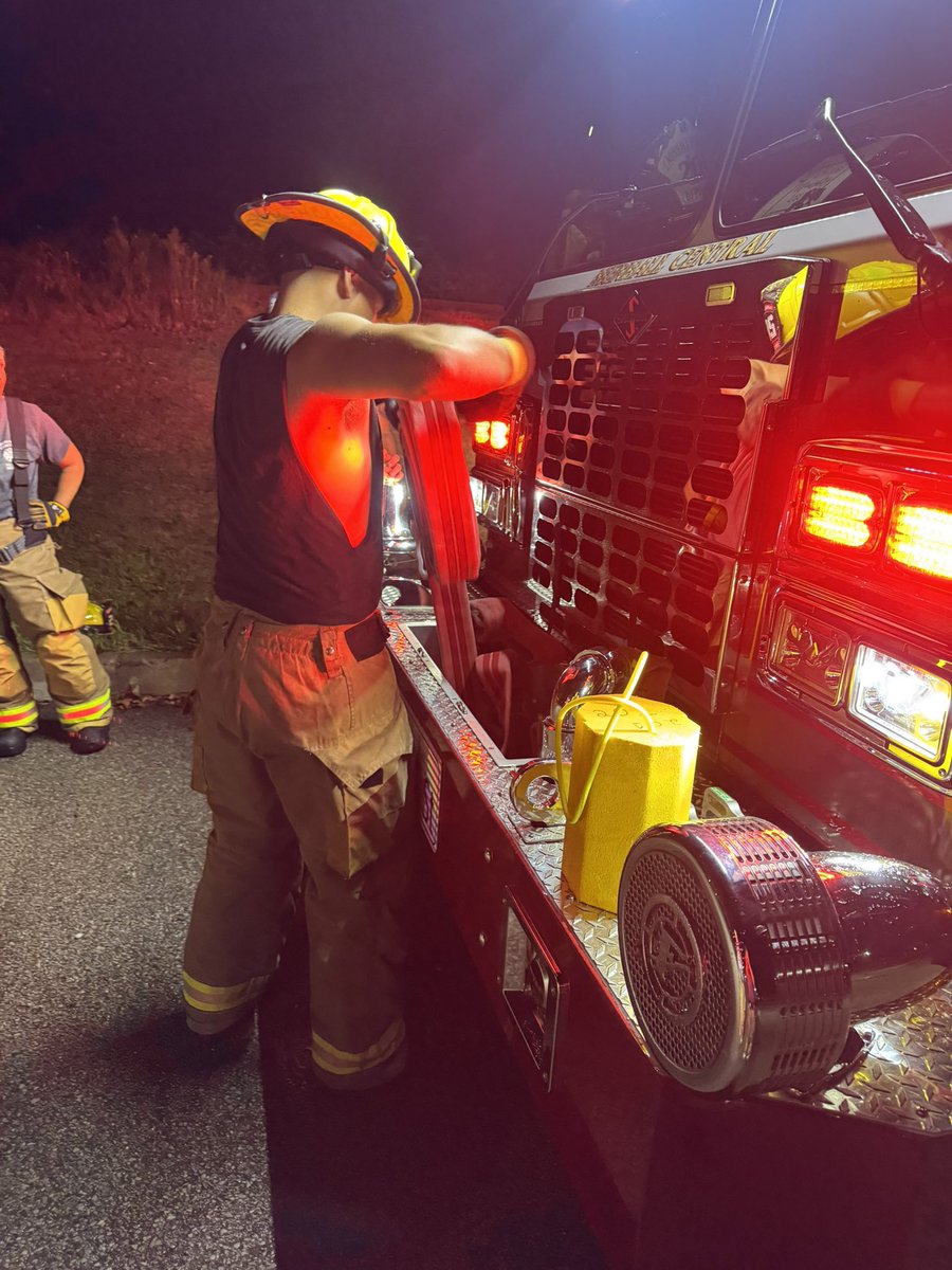 MunhallCentral's tweet photo. Drill this past Wednesday our members reviewed hooking up to a hydrant with a new demo adapter while also practiced pulling and repacking lines and also reviewed the generator system and light tower operations. https://t.co/es6Lf12YYO
