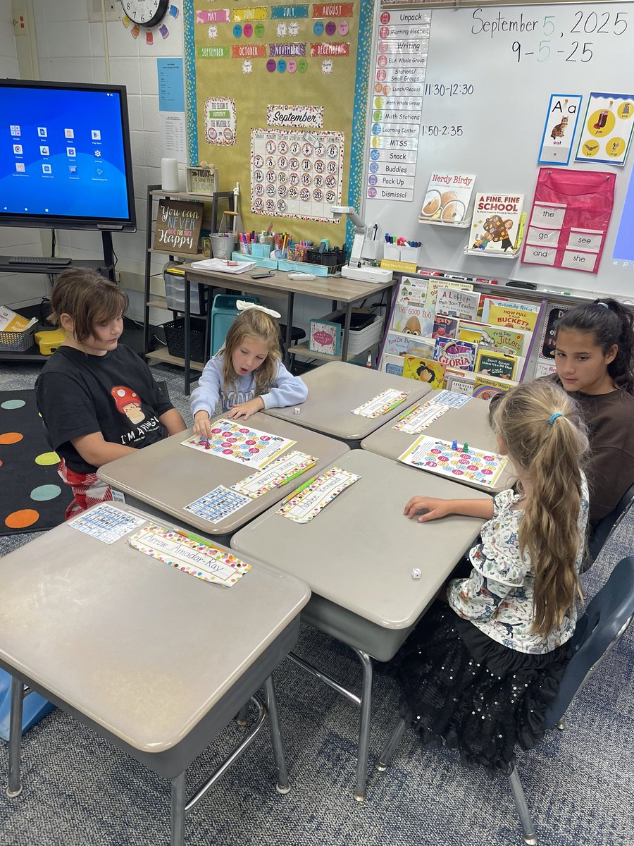 marnellandrea29's tweet image. We were so excited to meet our 5th Grade Buddies from Mrs. Folliard’s class today. The buddies played a get to know you game. @VV_Voyagers #fabulousfirsties #buddies #gettingtoknoweachother