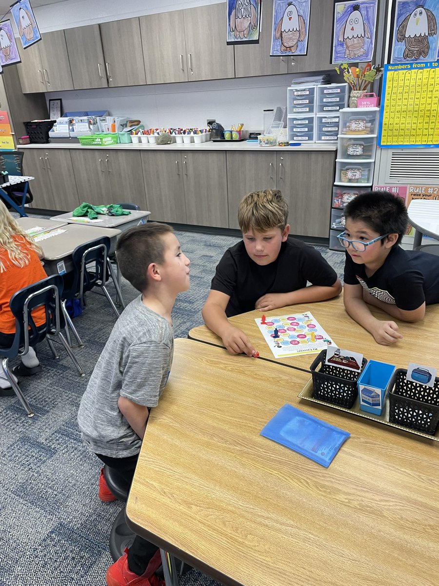 marnellandrea29's tweet image. We were so excited to meet our 5th Grade Buddies from Mrs. Folliard’s class today. The buddies played a get to know you game. @VV_Voyagers #fabulousfirsties #buddies #gettingtoknoweachother