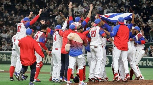 Maykell Twin Almenarez Tomillo (@maykelltwin) on Twitter photo #TeamAsere🇨🇺 queda fuera del VI Clásico Mundial de Béisbol, por politización del deporte norteamericano. 
El gobierno de Estados Unidos no autorizó a la MLB a reconocer la nómina cubana, a pesar de haberse ganado la clasificación en el terreno. #TeamAsere🇨🇺 queda fuera del VI Clásico Mundial de Béisbol, por politización del deporte norteamericano. 
El gobierno de Estados Unidos no autorizó a la MLB a reconocer la nómina cubana, a pesar de haberse ganado la clasificación en el terreno.