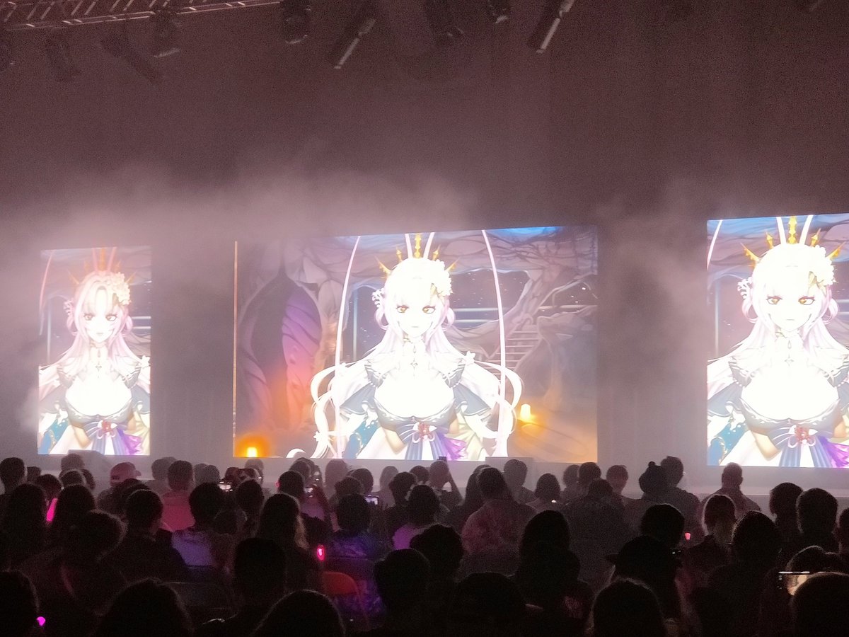 ShadowPear's tweet image. First day of VeXpo:

The concert was absolutely goated. Everyone was great.

Phoebe absolutely killed it, her IRL and 2D show was genius. The V4Mirai girls 3D is always nice to see, and ending with weeb to dad rock whiplash was just fun.

Worth the 3 hours queue.

#VeXpo2025