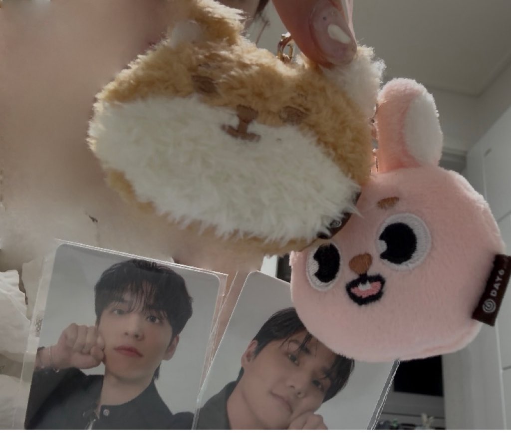 안녕하세요? 영원힌 필잡이 김도프입미다 ㅠㅡㅠ
혹시 앙콘 필끼키링 <-> 돈키링 바꾸실 분이 있으실까요 ㅠㅜㅜㅜㅜㅠㅜㅜㅠㅠㅜ 영원히 도운이만 안 오는 우리집 ,,, 집을 바꿔야하나 ,,,, 🤦🏻‍♀️
바꾸실 분 계시면 뎸 주세요,,
#필끼 #돈 #교환 #필끼키링 #필프