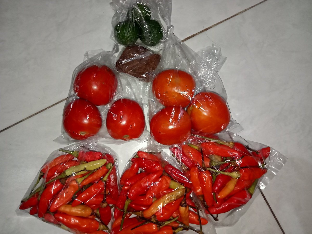 Yang bikin napsu makan 🤤😋
Otw bikin stok sambal lagi, mwehehehe :>