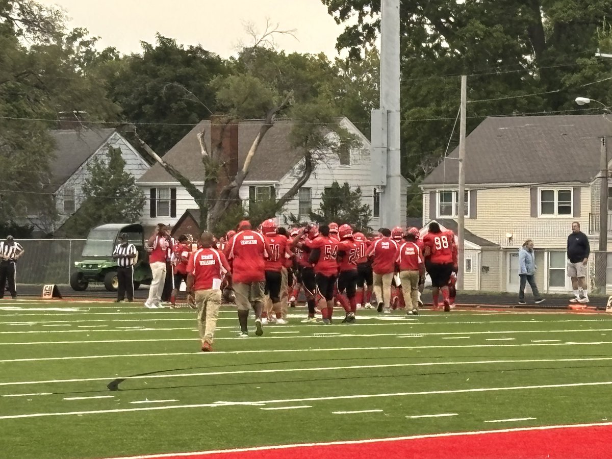 Friday night football in full effect.
Wyandotte vs Topeka-Highland Park set to kick off <a href="/WyandotteHigh/">Wyandotte High School</a>