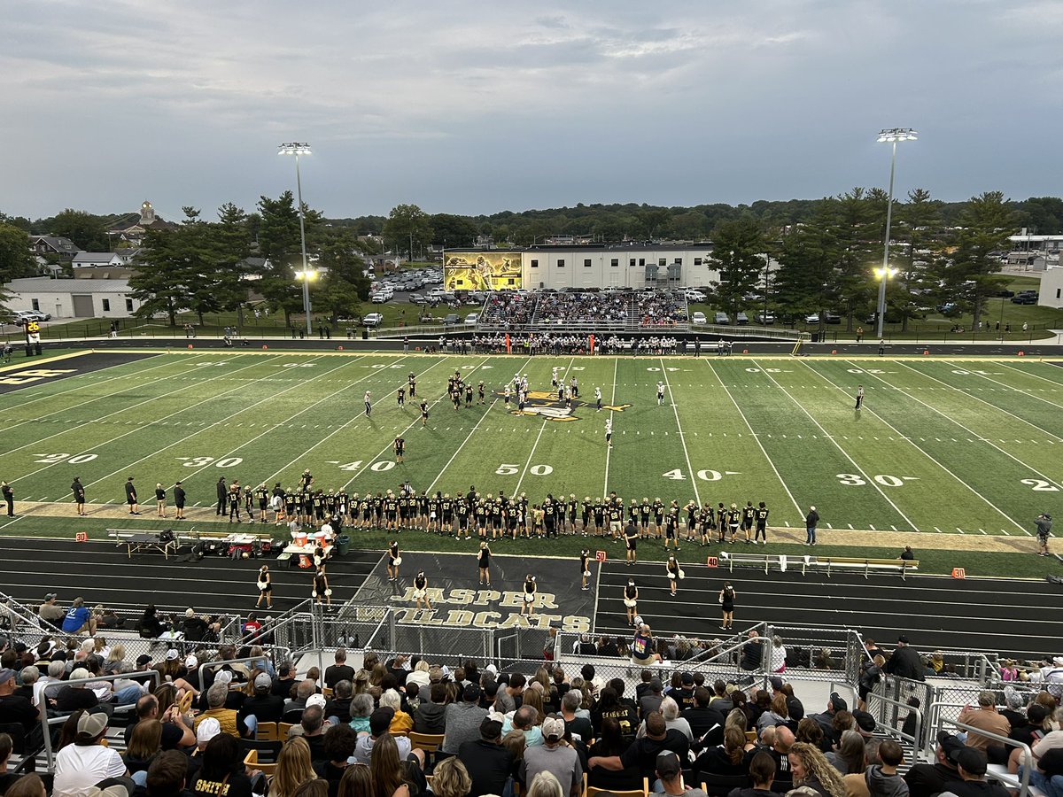 KrisNortonRadio's tweet photo. @JasperAthletic @aaronhancock14 @kylesokeland 1st 4:18 Jasper 7, #4 Ev. Reitz 7

Amyr Wilford 72 yards to the house https://t.co/pxRi9qrnwA