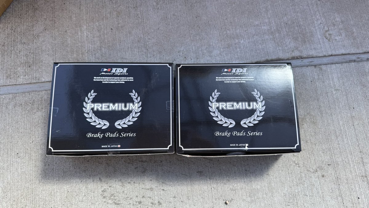 やっとTECH-Mオリジナルブレーキパッドに交換出来る🥹