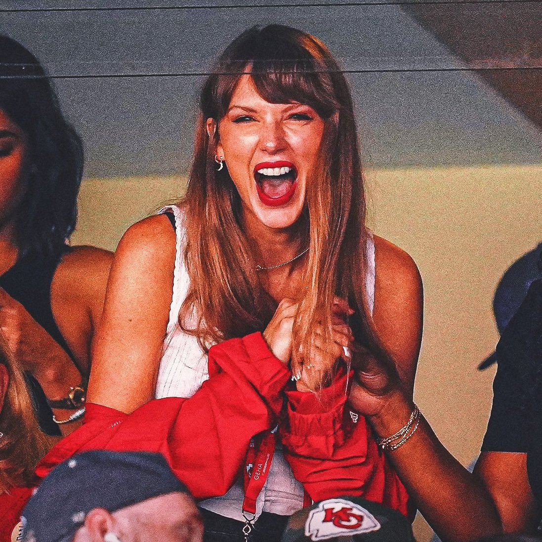 updateswiftbr's tweet image. TIRA CASACO, BOTA CASACO! 🤡

De acordo com o TMZ, Taylor Swift não estará presente no jogo de hoje do Kansas City Chiefs na Neo Química Arena.