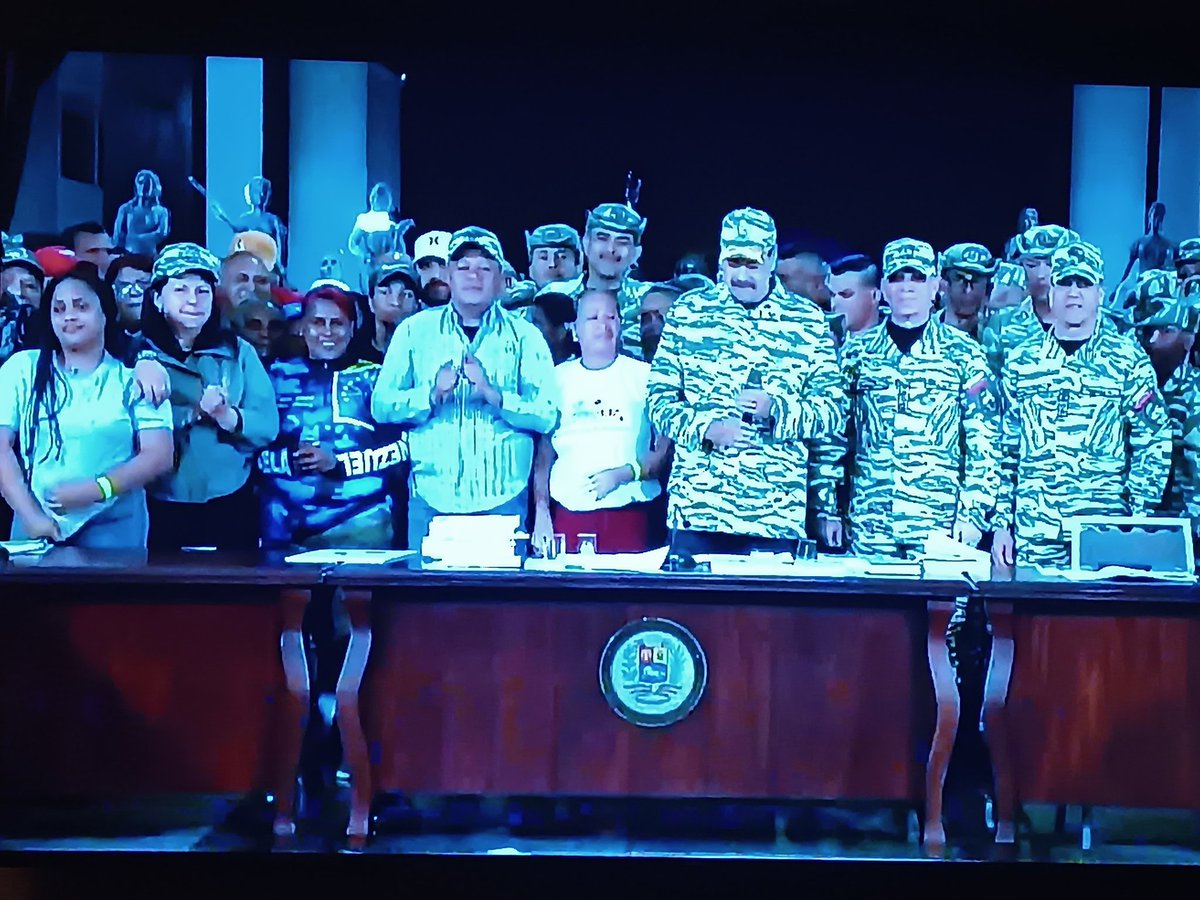 esdemontero's tweet photo. Parece el cierre de RCTV https://t.co/akat14q3pE