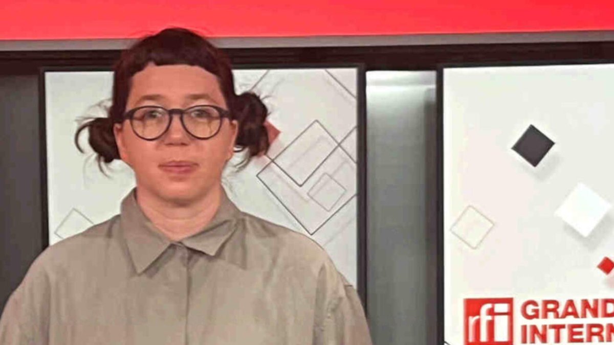 Le Grand Invité - Ukraine: «L'école est une des cibles principales des frappes russes», selon la réalisatrice Kateryna Gornostaï rfi.my/BzBc.x via <a href="/InviteMatinRFI/">Le Grand Invité International - RFI</a>