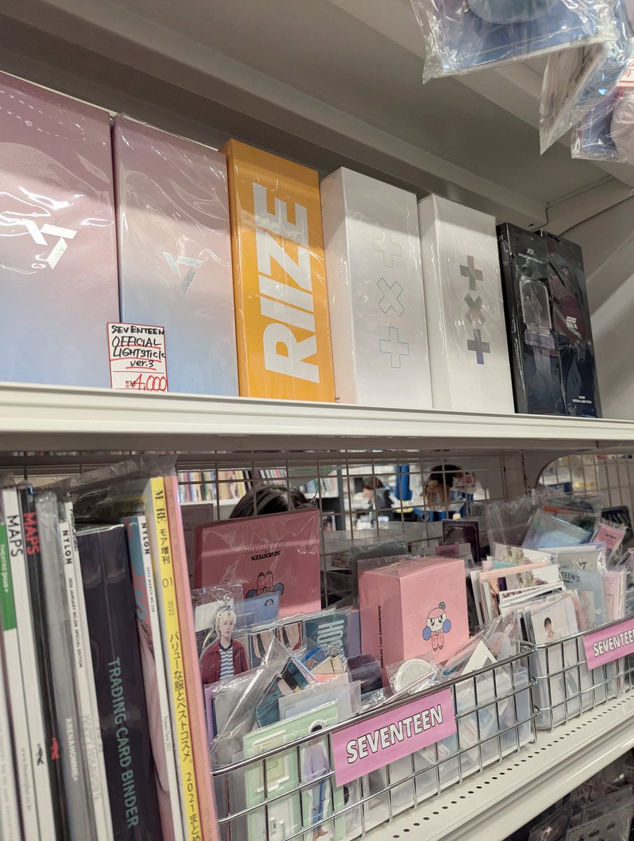 🔦KPOP矢LAPONEのペンライトもいろいろ入荷中🔦 買取もいつでも大歓迎