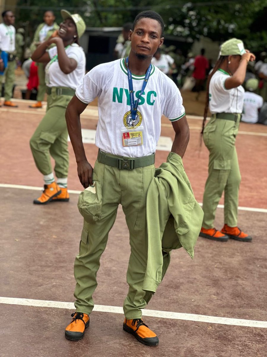 Dream_Chaser010's tweet image. Happy Birthday to Me 🎉✨
Through hurdles, pain &amp;amp; setbacks, I still stand strong 💪.
Grateful for life, growth &amp;amp; the dreams I’m still chasing 🙏🎂.
Cheers to more wins ahead 🥂